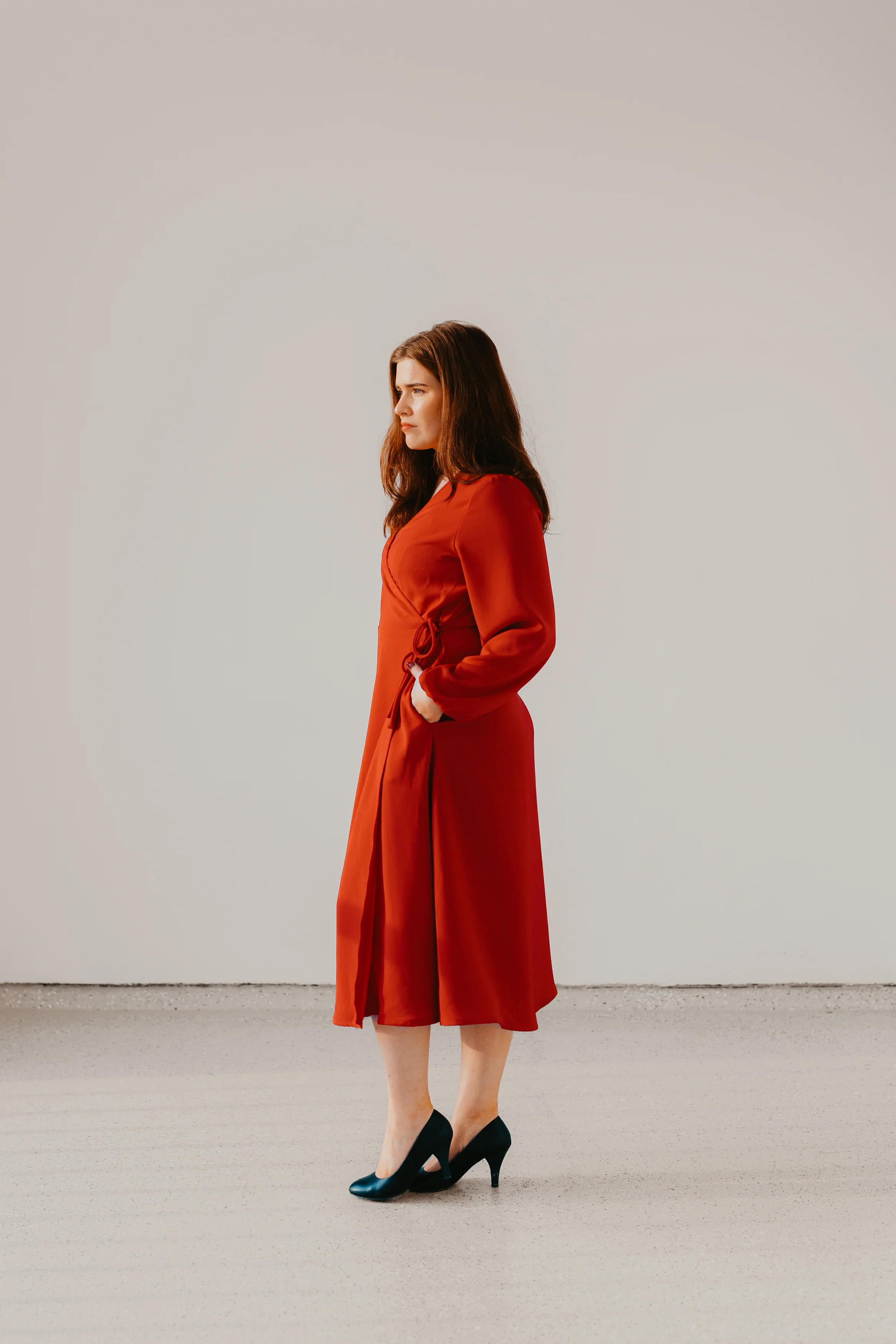 Karla Kietaisumekko, Punainen - Image 3