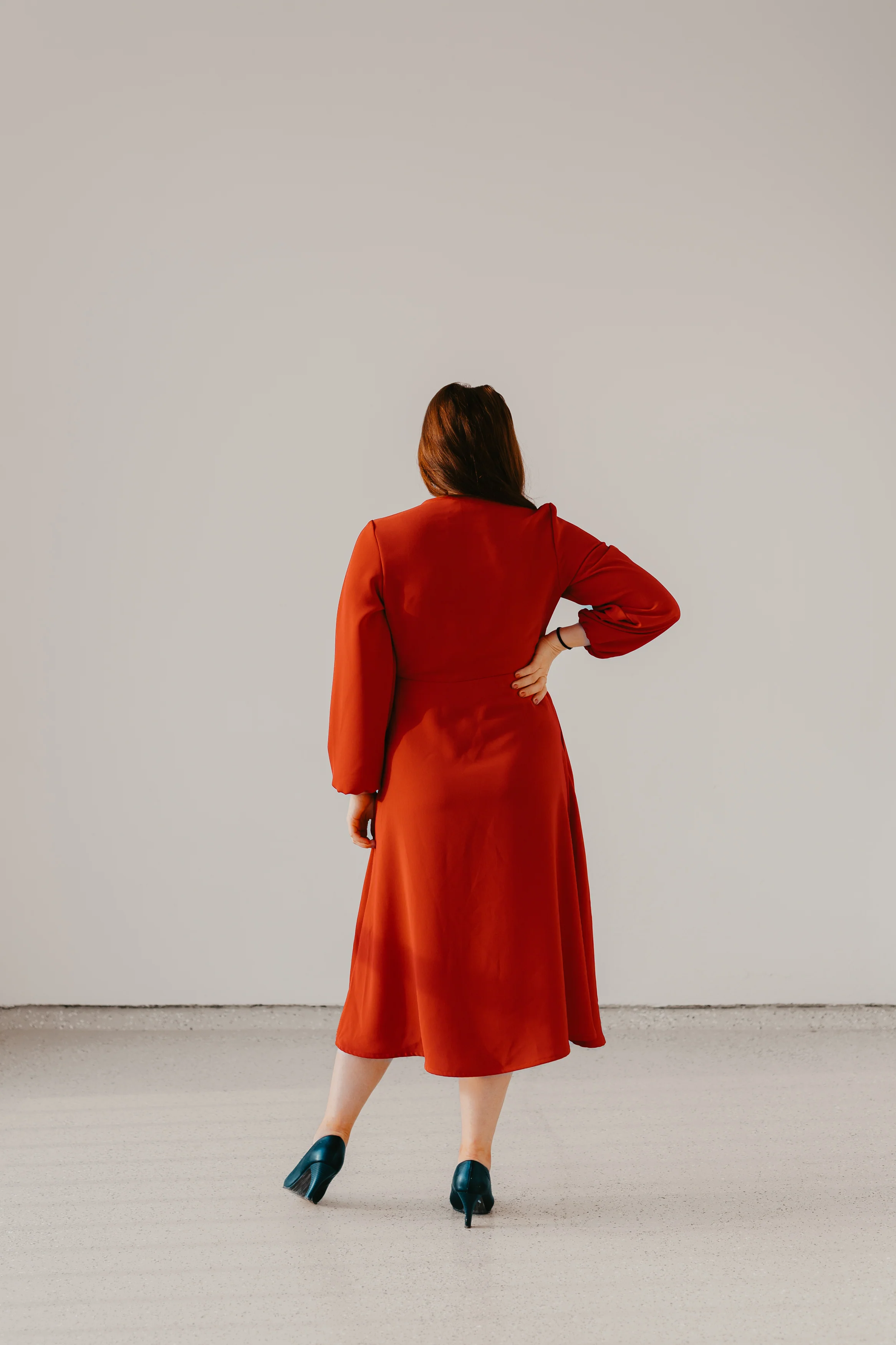 Karla Kietaisumekko, Punainen - Image 4