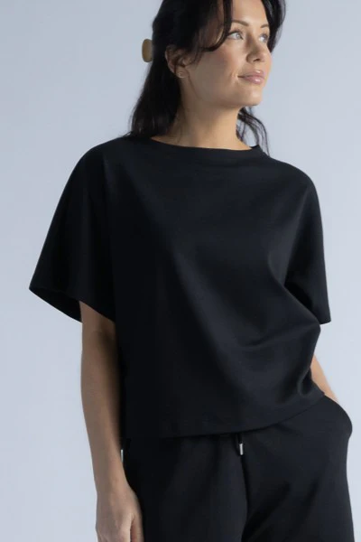 Lounge by Luin T-Shirt, Black - Image 4