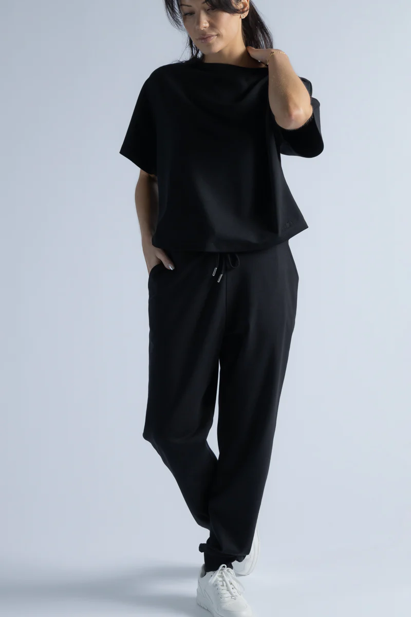 Lounge by Luin T-Shirt, Black - Image 6