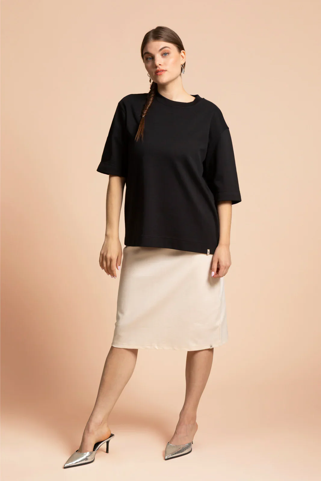 The Relaxed T-Shirt, Black - Image 3