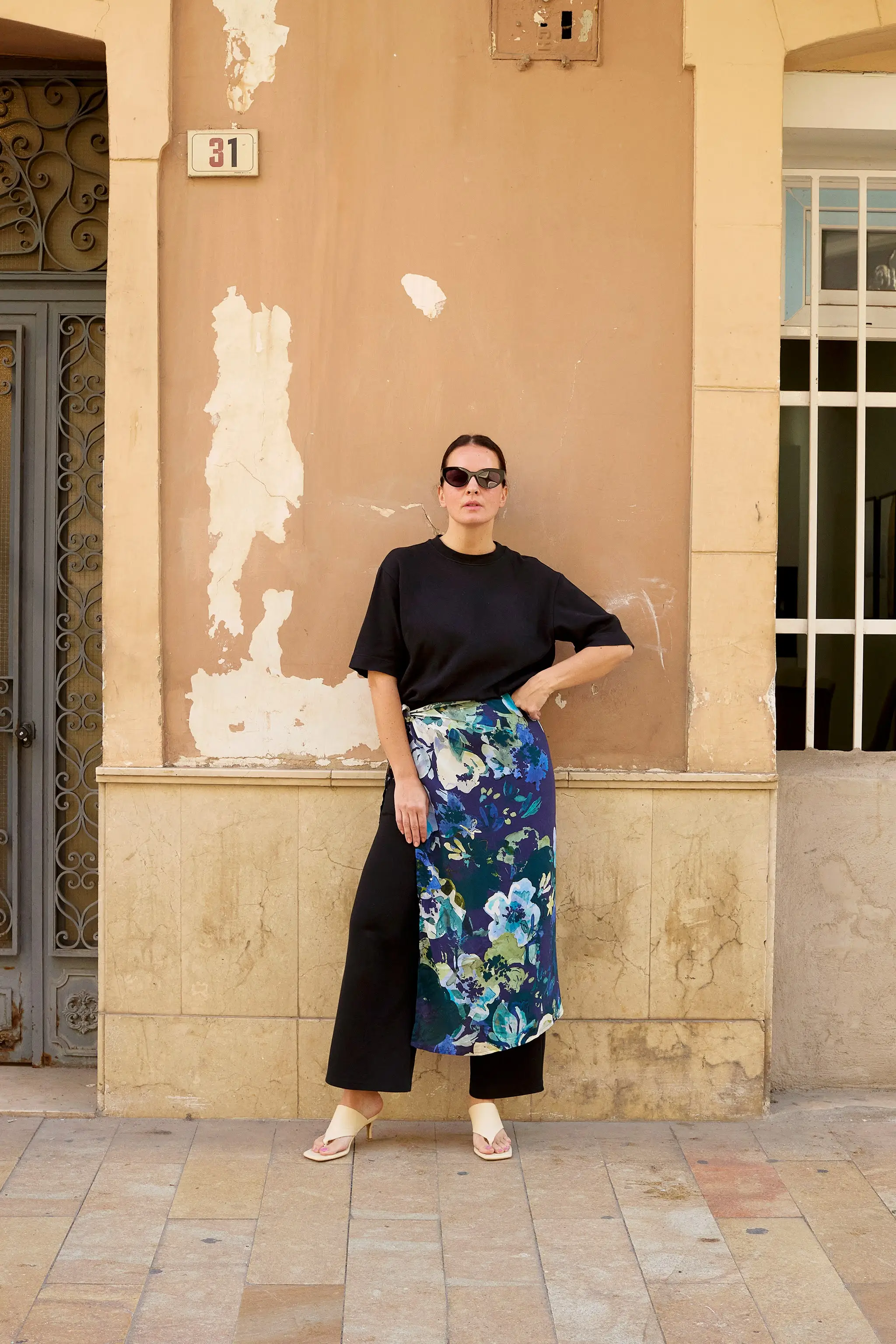 The Relaxed T-Shirt, Black - Image 5